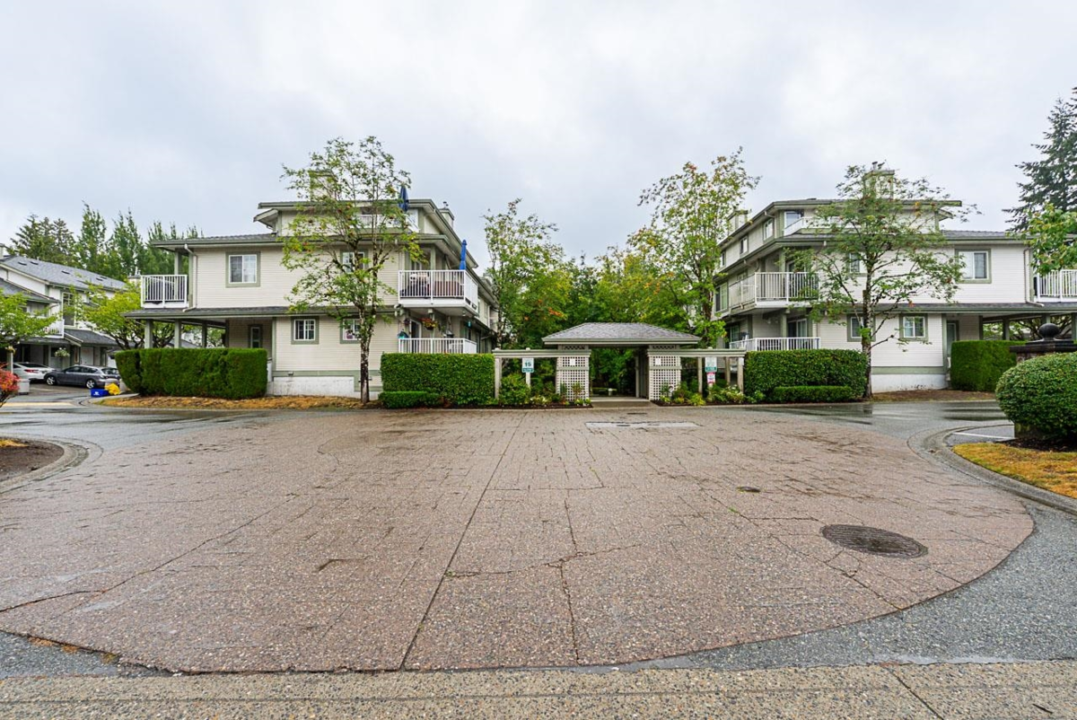 Swimming Pool Photo of 48 8892 208 Street, Langley, BC