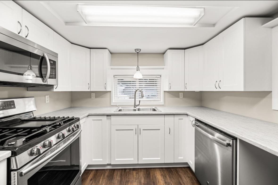 Kitchen Island Photo of 33 23325 Calvin Crescent, Maple Ridge, BC