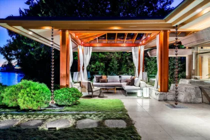 Backyard Photo of 3330 Radcliffe Avenue, West Vancouver, BC