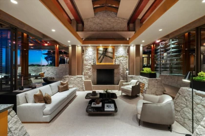 Entry Foyer Photo of 3330 Radcliffe Avenue, West Vancouver, BC