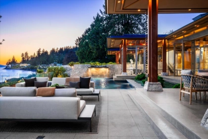 Front exterior of 3330 Radcliffe Avenue, West Vancouver, BC