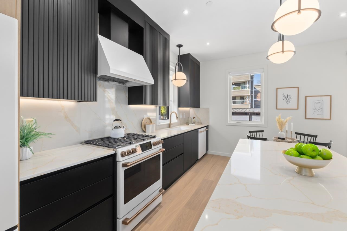 Breakfast Nook Photo of 679 W 18th Avenue, Vancouver, BC