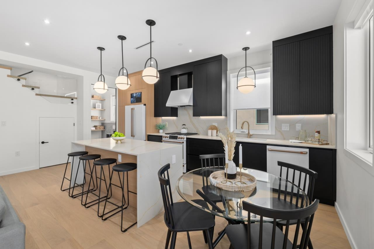 Kitchen Island Photo of 679 W 18th Avenue, Vancouver, BC