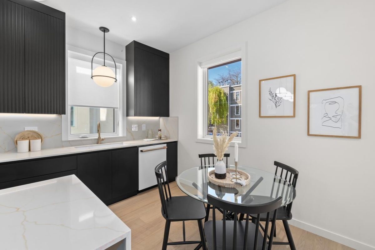 Kitchen Photo of 679 W 18th Avenue, Vancouver, BC