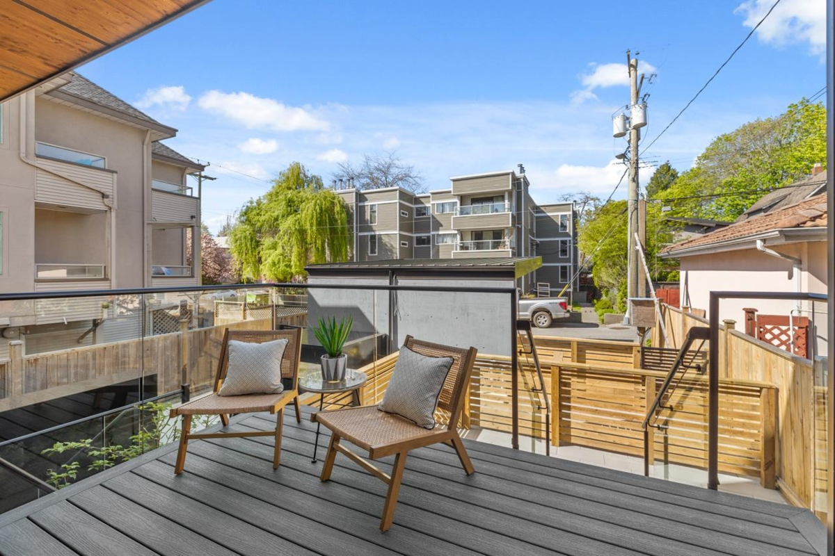 Walk-In Closet Photo of 679 W 18th Avenue, Vancouver, BC