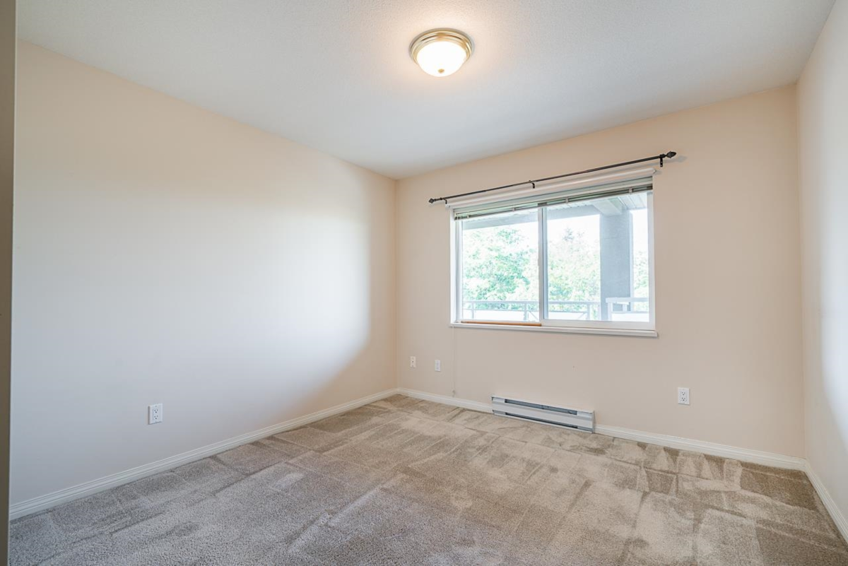 Basement Recreation Room Photo of 401 15130 29a Avenue, Surrey, BC