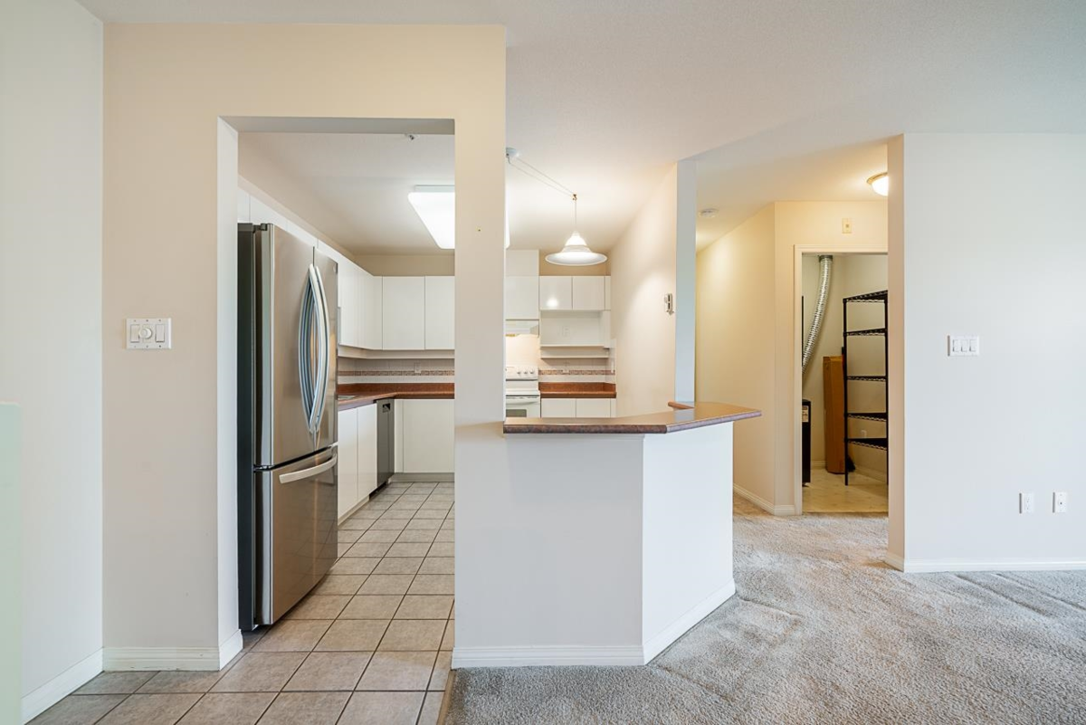 Breakfast Nook Photo of 401 15130 29a Avenue, Surrey, BC