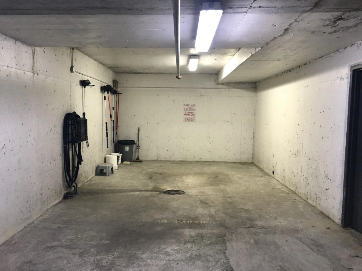 Hot Tub / Spa Photo of 401 15130 29a Avenue, Surrey, BC