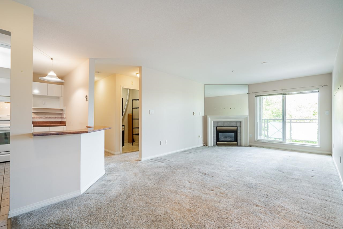 Primary Bedroom Photo of 401 15130 29a Avenue, Surrey, BC