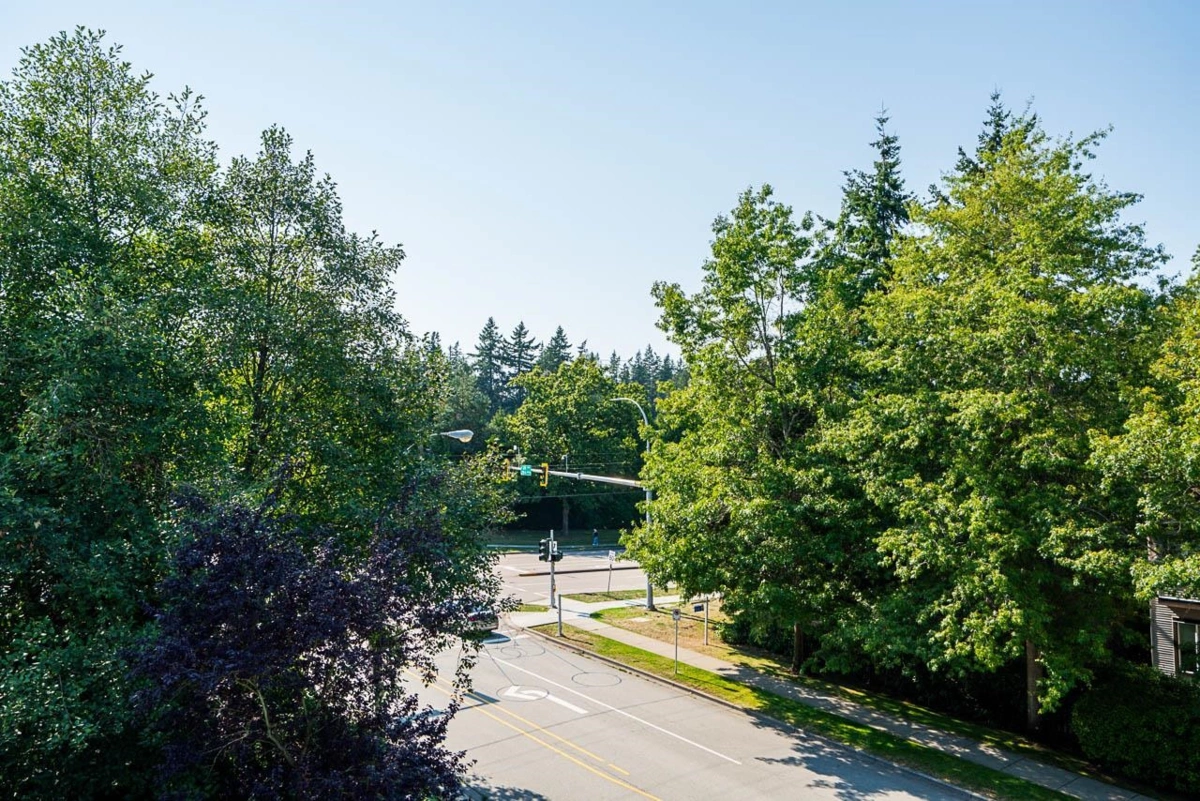 Staircase Photo of 401 15130 29a Avenue, Surrey, BC