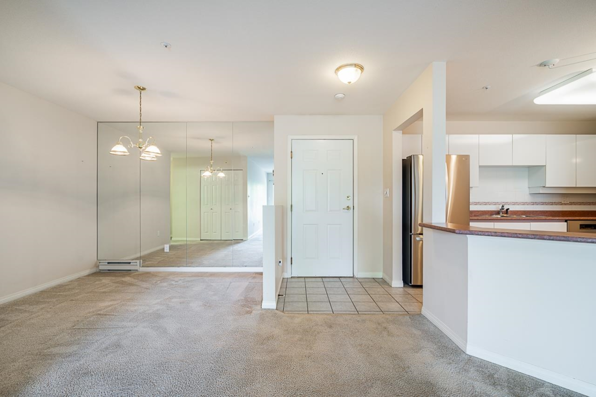 Walk-In Closet Photo of 401 15130 29a Avenue, Surrey, BC