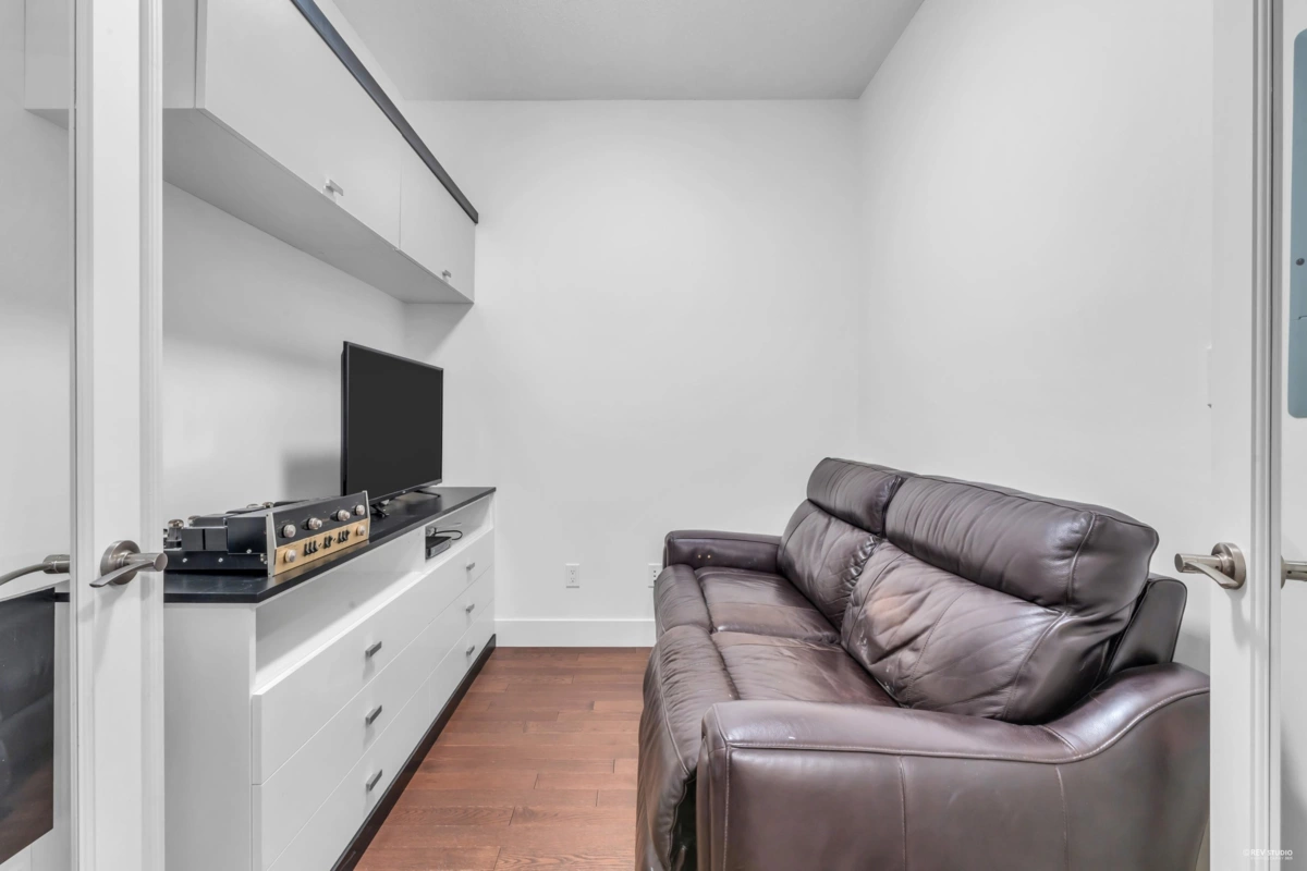 Dining Area Photo of 707 1415 Parkway Boulevard, Coquitlam, BC