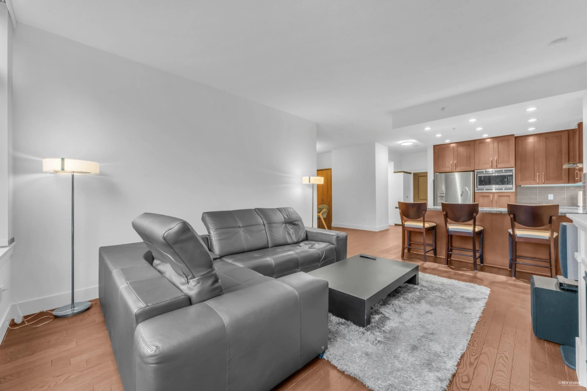 Family Room Photo of 707 1415 Parkway Boulevard, Coquitlam, BC