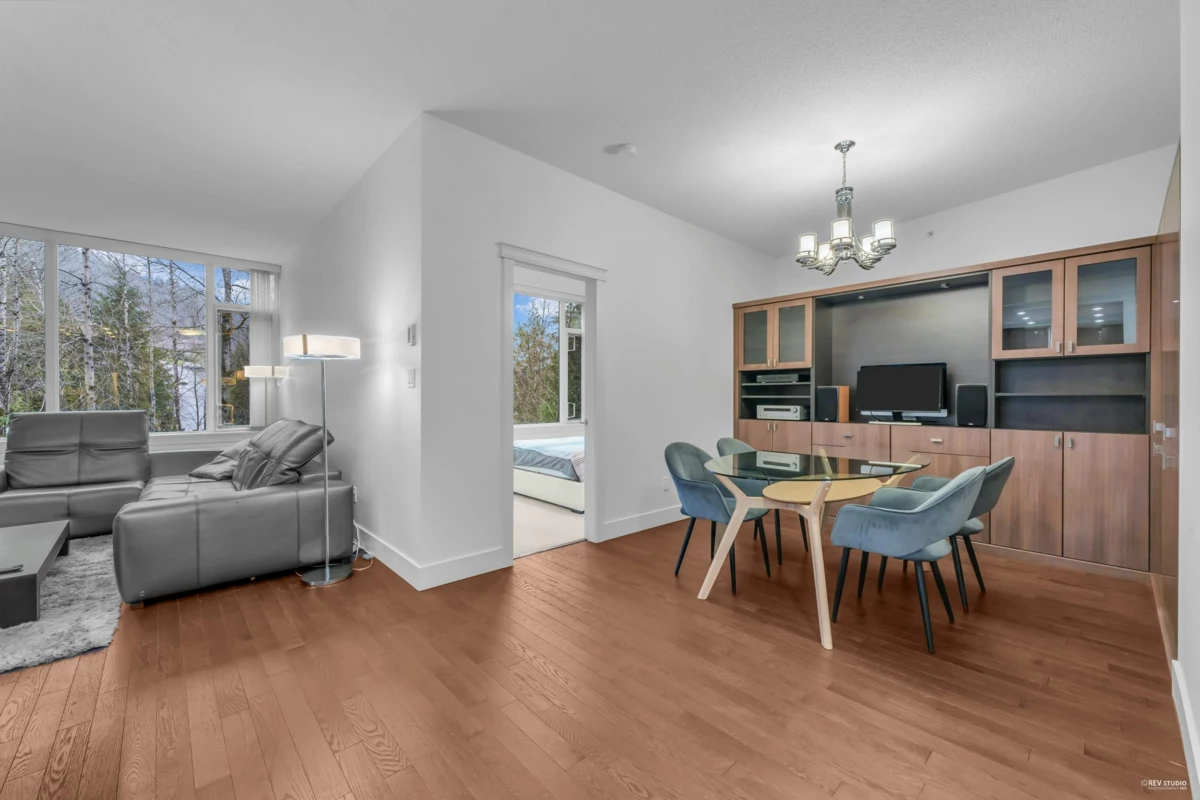 Kitchen Island Photo of 707 1415 Parkway Boulevard, Coquitlam, BC