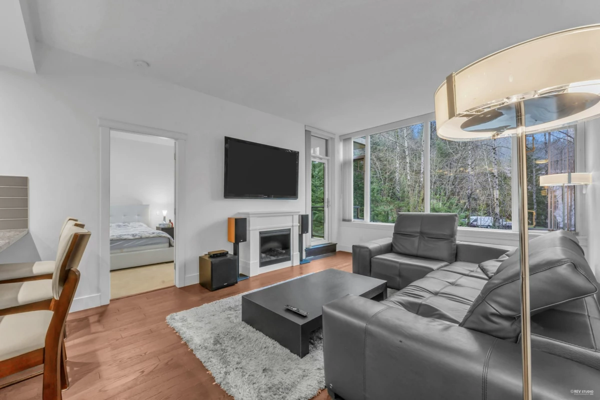 Kitchen Photo of 707 1415 Parkway Boulevard, Coquitlam, BC