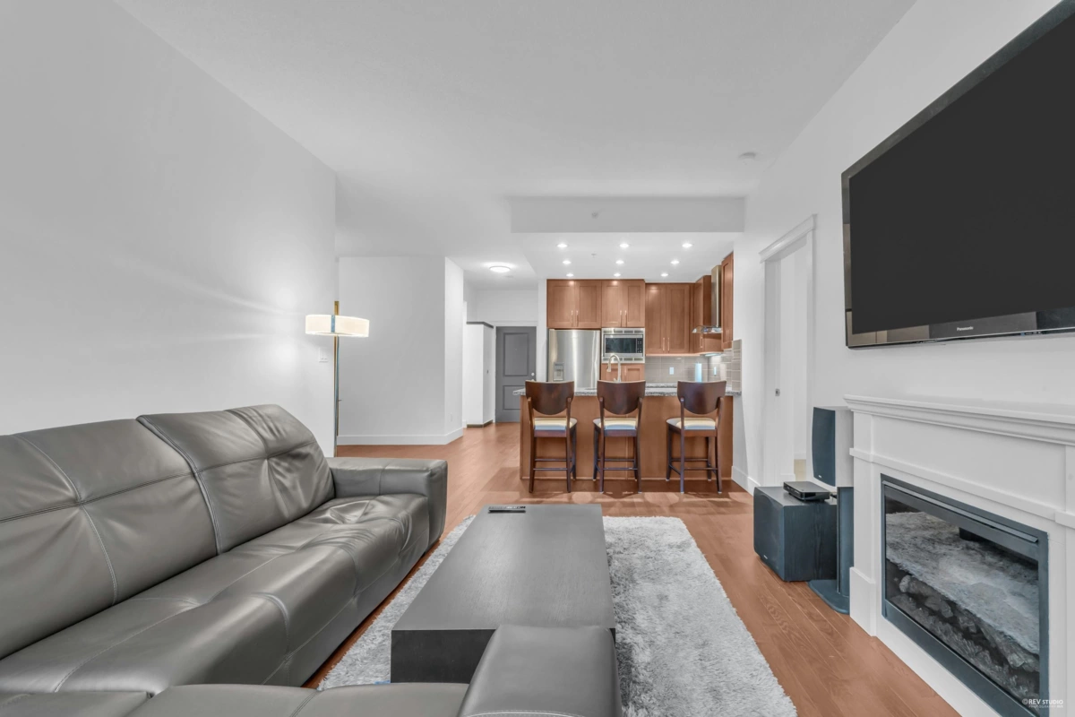 Living Room Photo of 707 1415 Parkway Boulevard, Coquitlam, BC