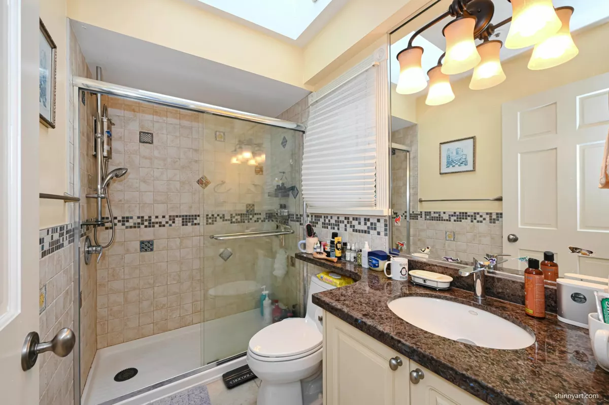 Hallway Photo of 1368 Minto Crescent, Vancouver, BC