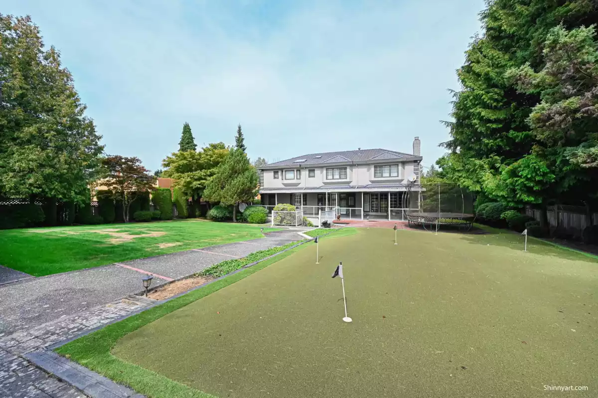 Swimming Pool Photo of 1368 Minto Crescent, Vancouver, BC