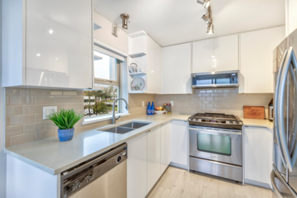 305 4728 Dawson Street, Burnaby, BC, Burnaby — Apartment/Condo for sale