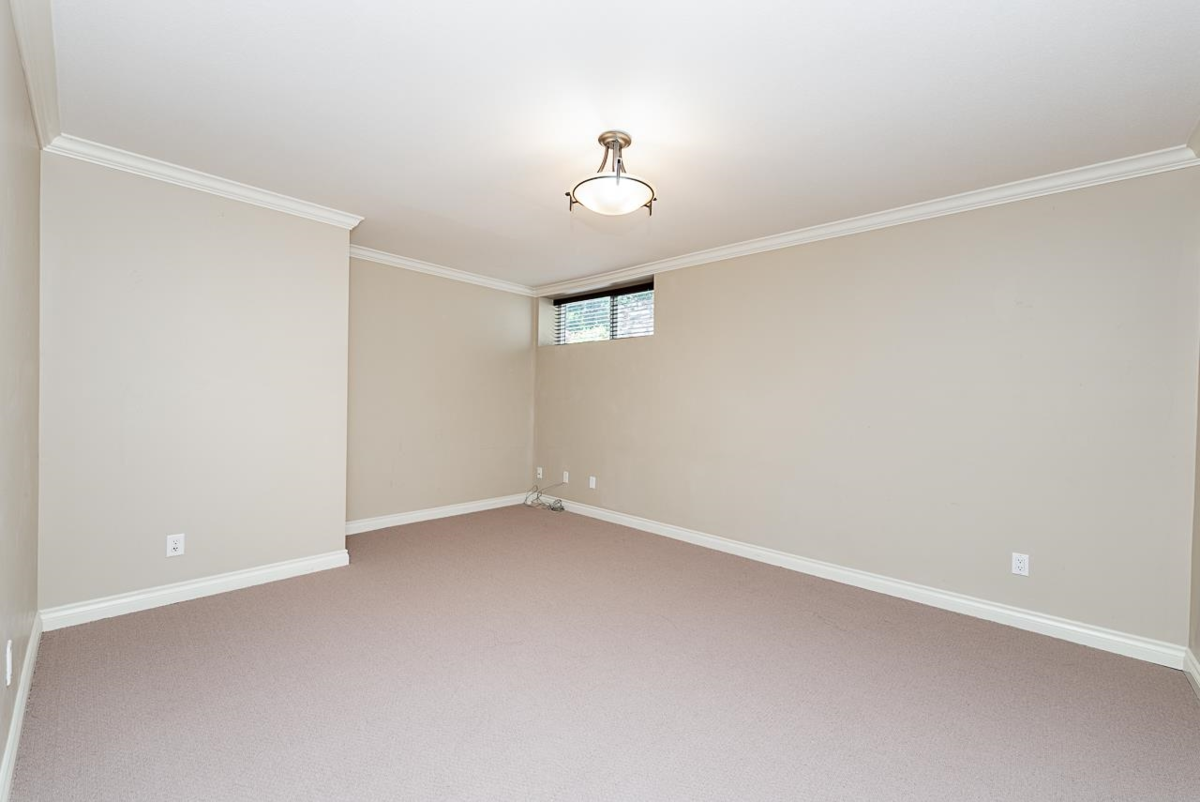 Backyard Photo of 180 W Osborne Road, North Vancouver, BC