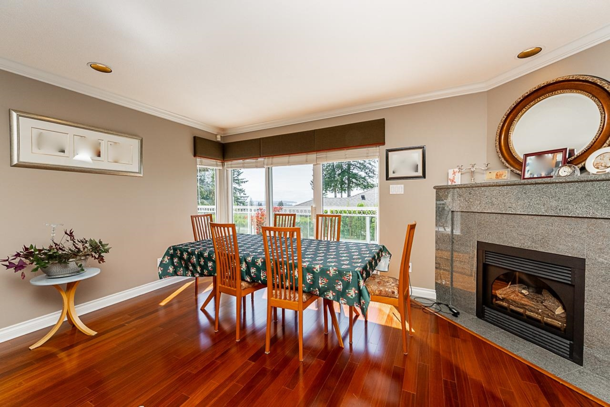 Breakfast Nook Photo of 180 W Osborne Road, North Vancouver, BC