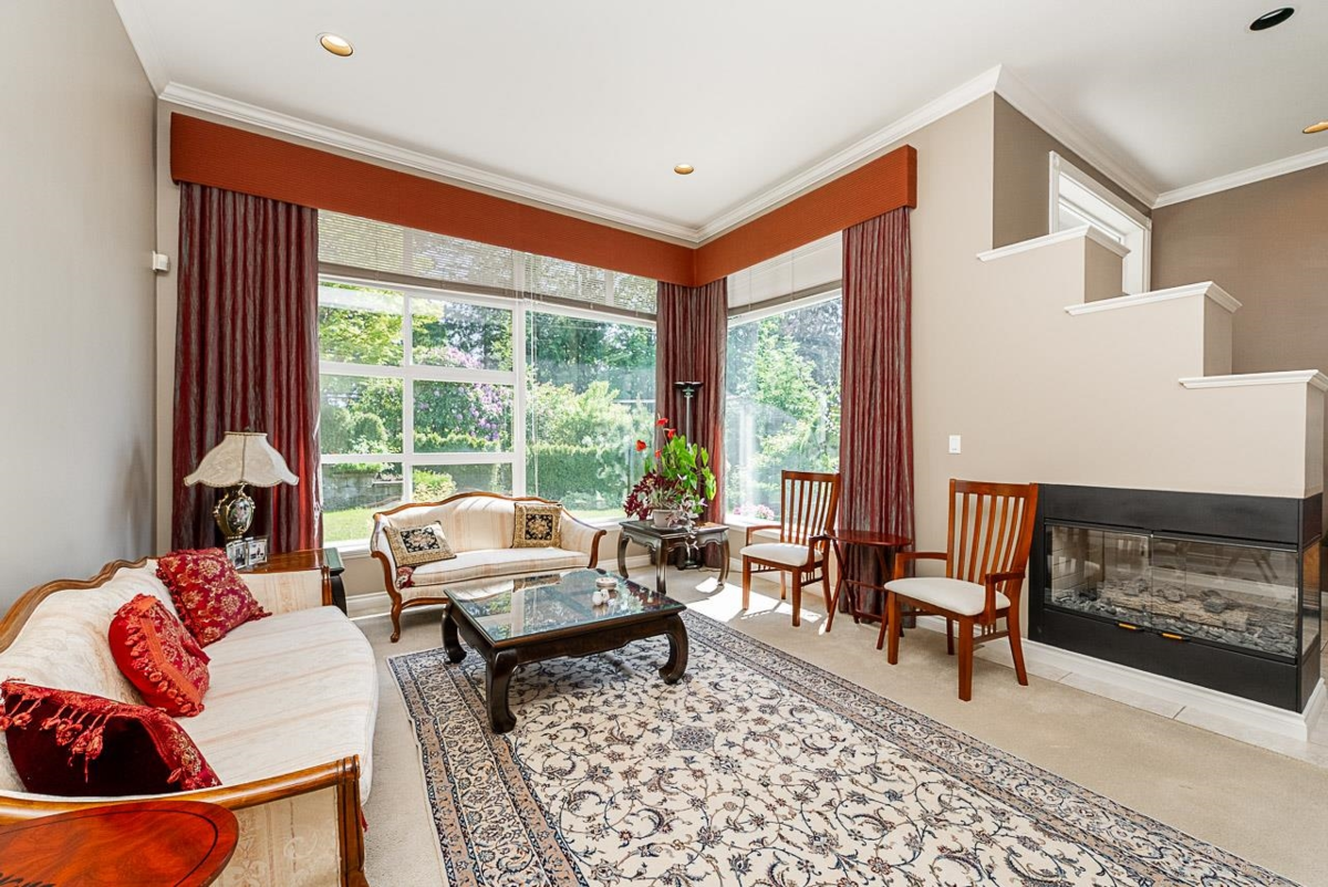 Dining Area Photo of 180 W Osborne Road, North Vancouver, BC