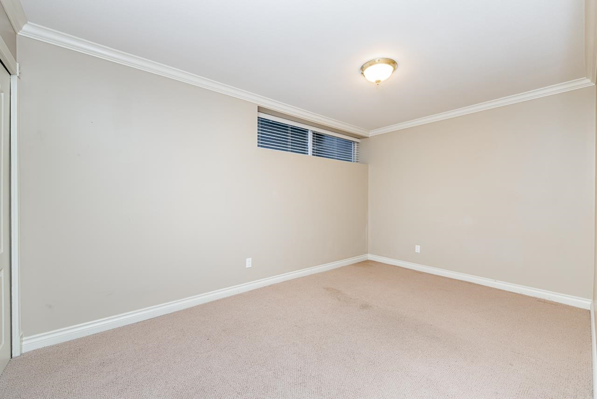 Front Yard Photo of 180 W Osborne Road, North Vancouver, BC