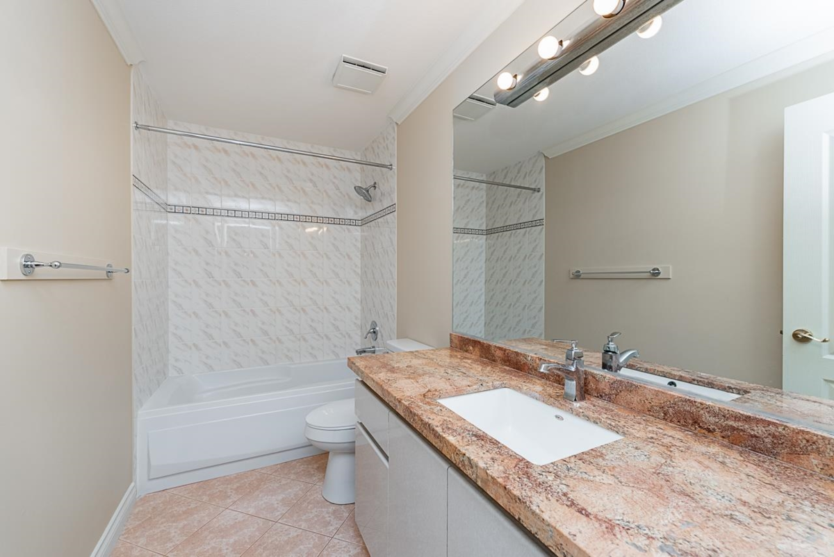 Garden / Landscaping Photo of 180 W Osborne Road, North Vancouver, BC