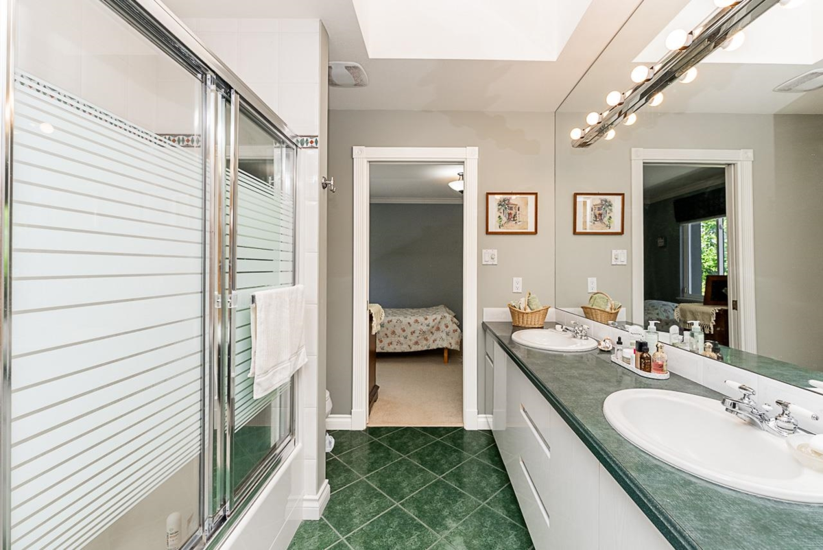 Hallway Photo of 180 W Osborne Road, North Vancouver, BC