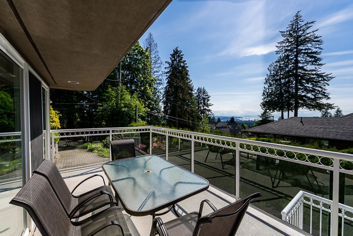 Hot Tub / Spa Photo of 180 W Osborne Road, North Vancouver, BC