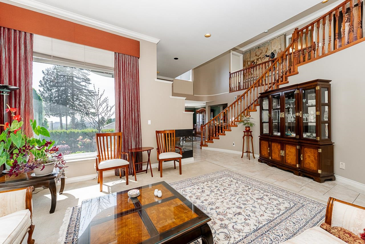 Kitchen Photo of 180 W Osborne Road, North Vancouver, BC