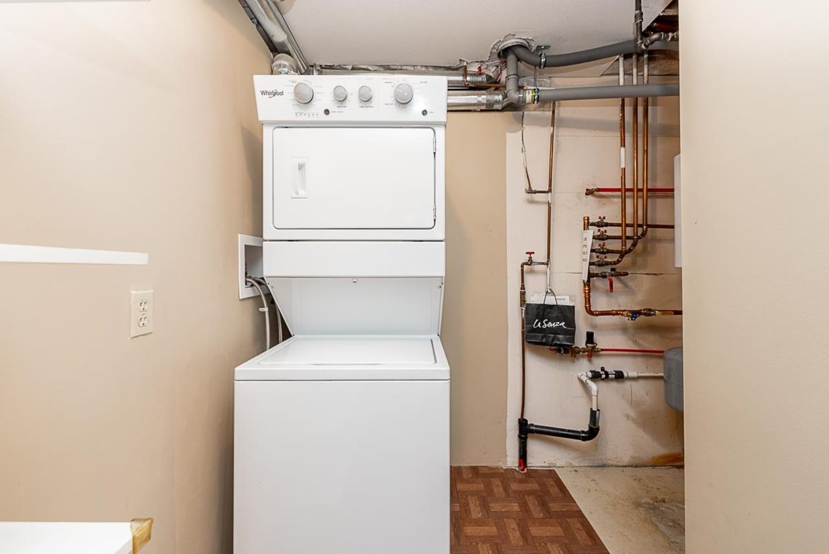 Swimming Pool Photo of 180 W Osborne Road, North Vancouver, BC