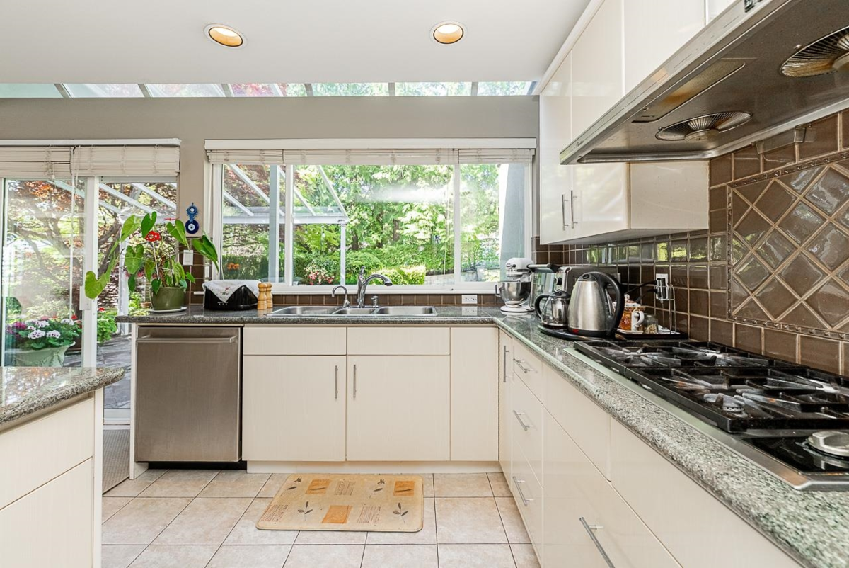 Walk-In Closet Photo of 180 W Osborne Road, North Vancouver, BC