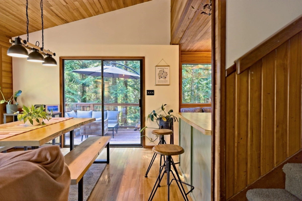 Breakfast Nook Photo of 187 S Warbler Road, Galiano Island, BC