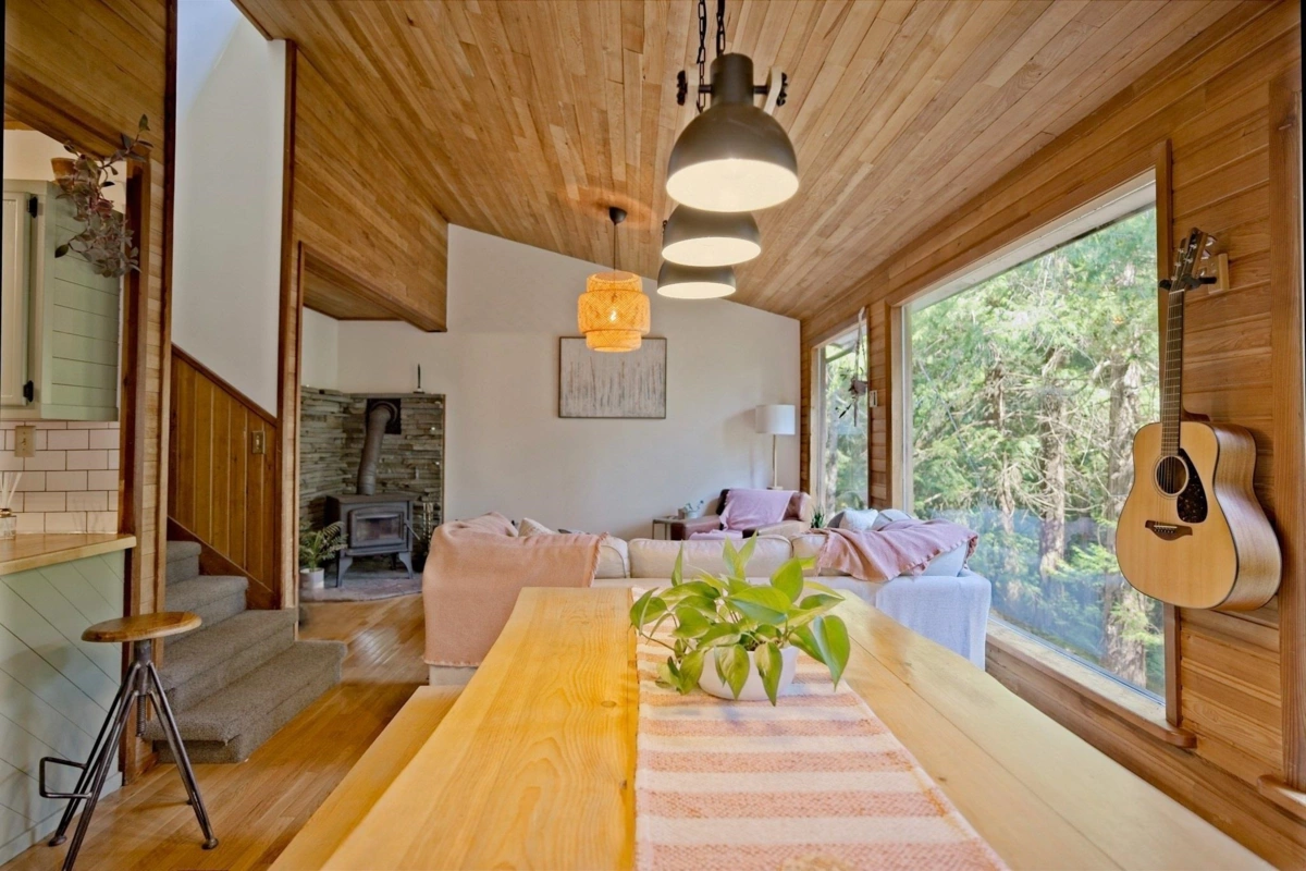 Dining Area Photo of 187 S Warbler Road, Galiano Island, BC