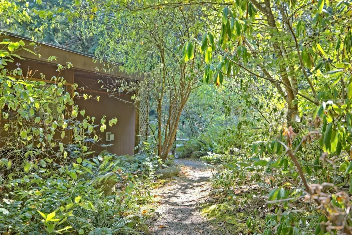 Entry Foyer Photo of 187 S Warbler Road, Galiano Island, BC