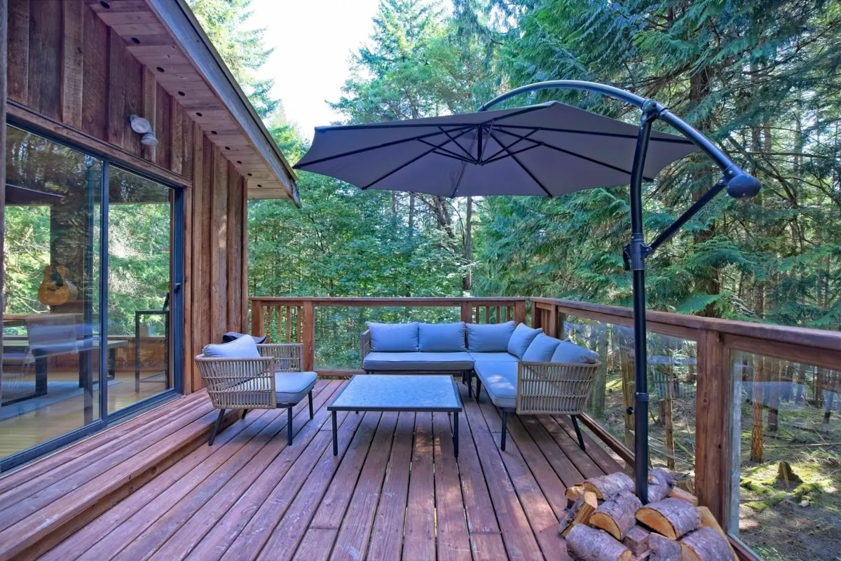 Laundry Room Photo of 187 S Warbler Road, Galiano Island, BC