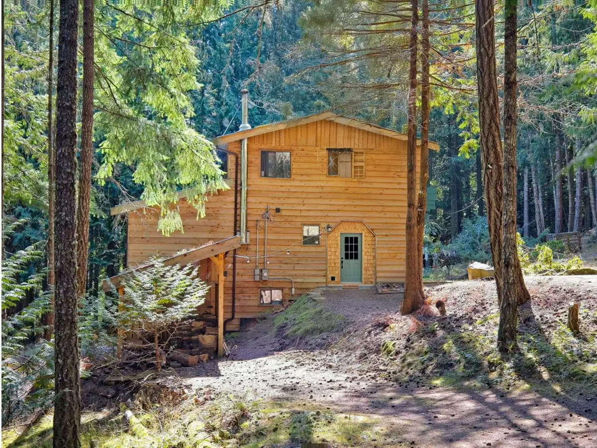 Living Room Photo of 187 S Warbler Road, Galiano Island, BC