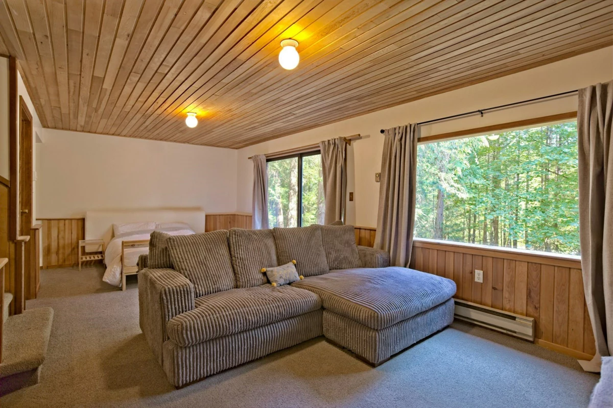 Loft / Bonus Room Photo of 187 S Warbler Road, Galiano Island, BC