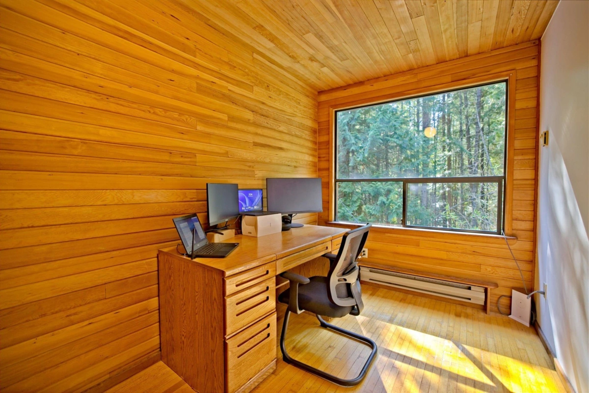 Office / Den Photo of 187 S Warbler Road, Galiano Island, BC