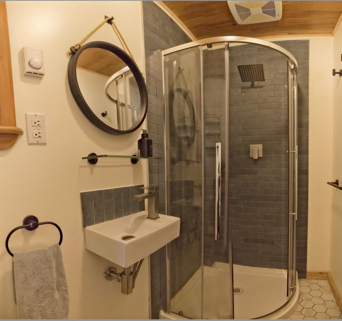 Powder Room Photo of 187 S Warbler Road, Galiano Island, BC