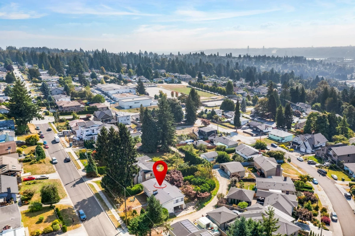 Kitchen Island Photo of 1400 Dansey Avenue, Coquitlam, BC