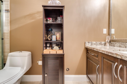 Guest Bathroom Photo of 26520 124 Avenue, Maple Ridge, BC