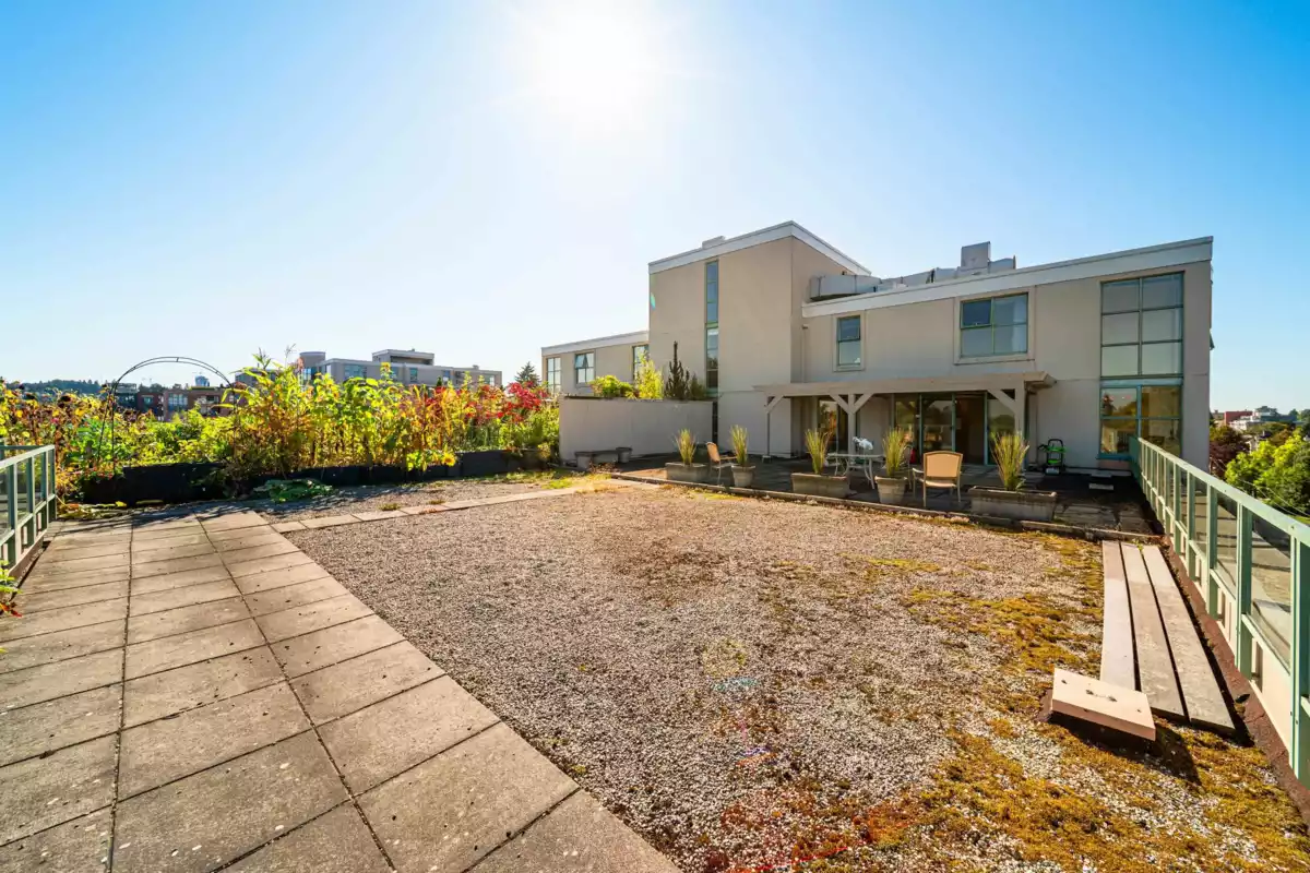 Front Yard Photo of 804 518 W 14th Avenue, Vancouver, BC