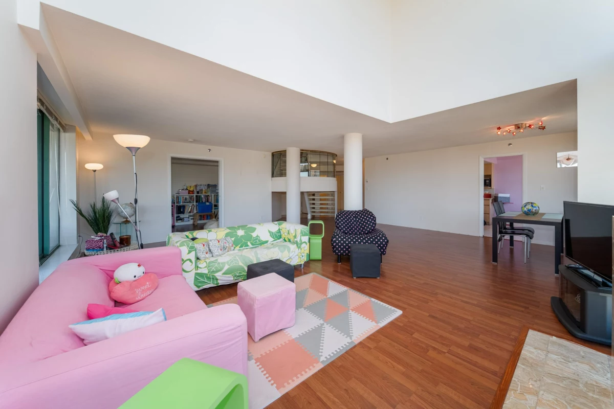 Living Room Photo of 804 518 W 14th Avenue, Vancouver, BC