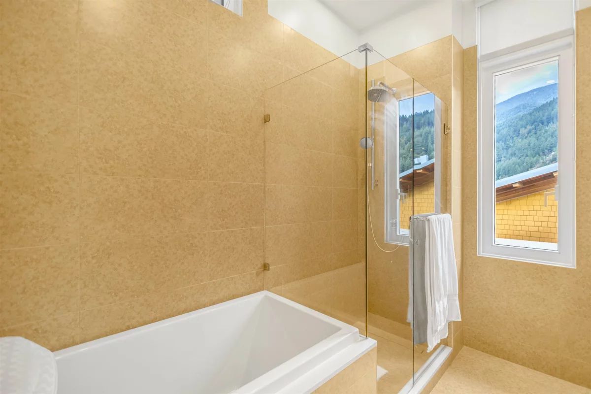 Entry Foyer Photo of 301 6691 Nelson Avenue, West Vancouver, BC