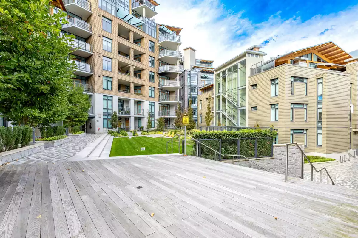 Front Yard Photo of 301 6691 Nelson Avenue, West Vancouver, BC