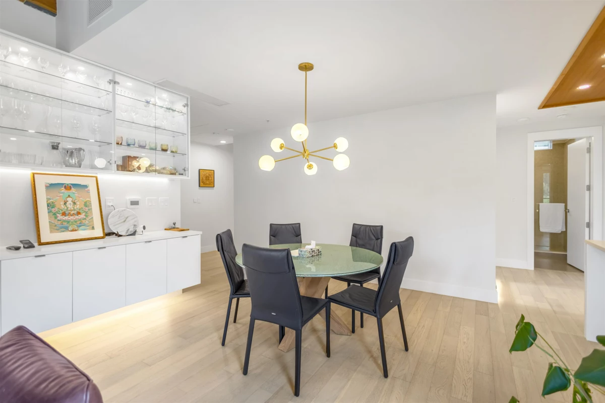 Kitchen Island Photo of 301 6691 Nelson Avenue, West Vancouver, BC