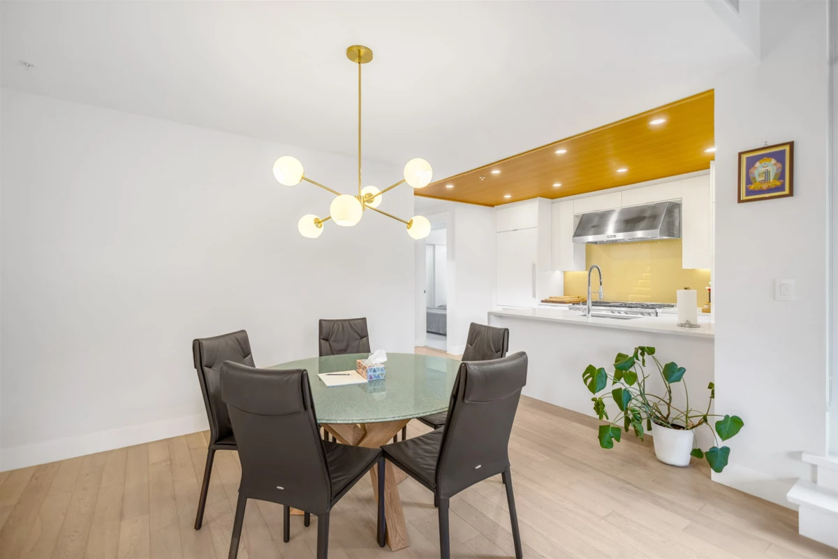 Kitchen Photo of 301 6691 Nelson Avenue, West Vancouver, BC