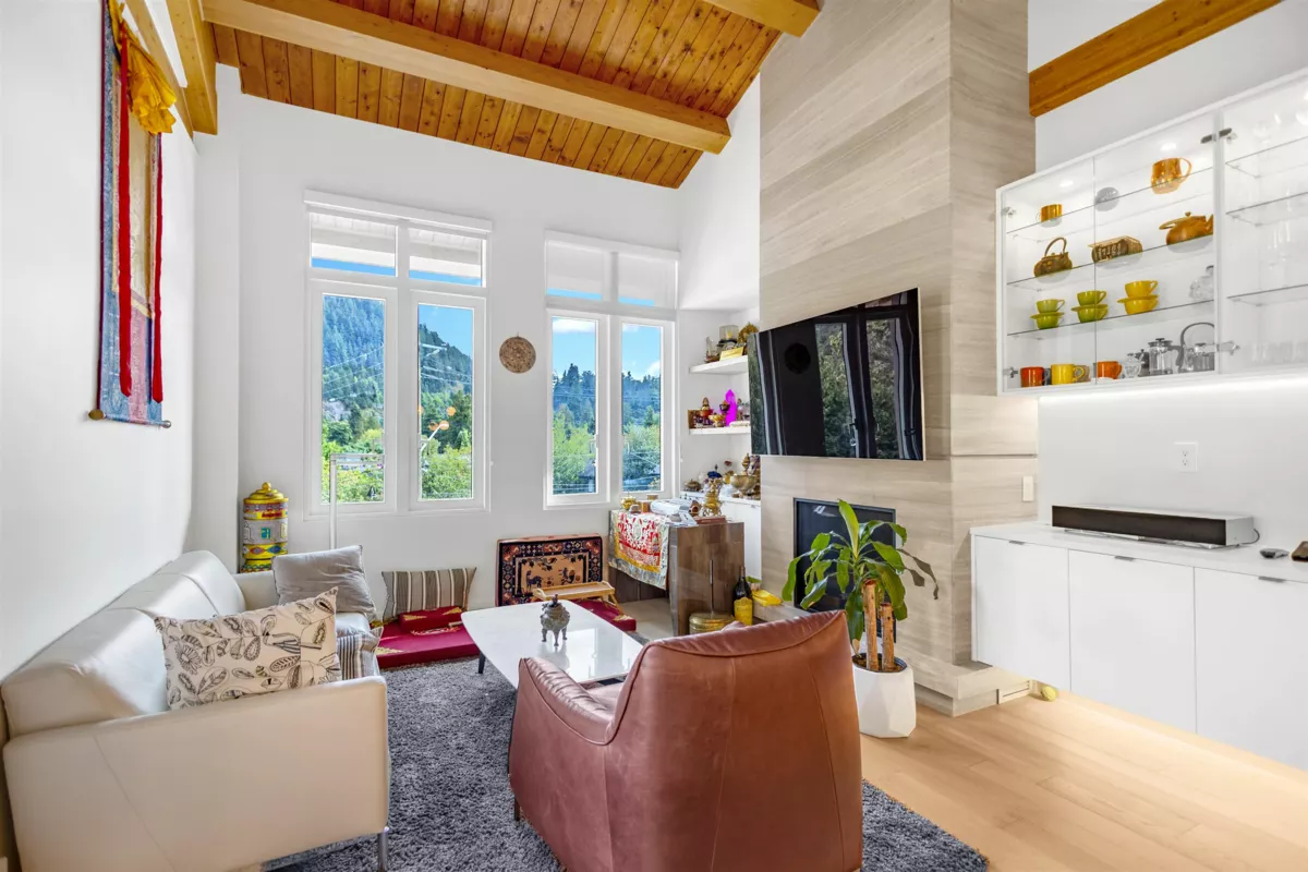 Living Room Photo of 301 6691 Nelson Avenue, West Vancouver, BC